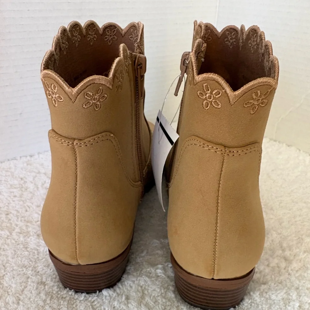 J.Crew Crewcuts Girls' Embroidered Sueded Boots, Color- Camel, Size 5.    NWT